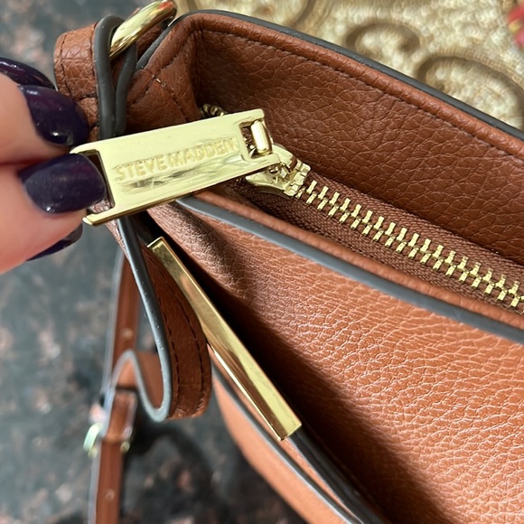 Steve Madden Camel Color Pebbled Grain Faux Leather Crossbody Bag - Picture 14 of 15